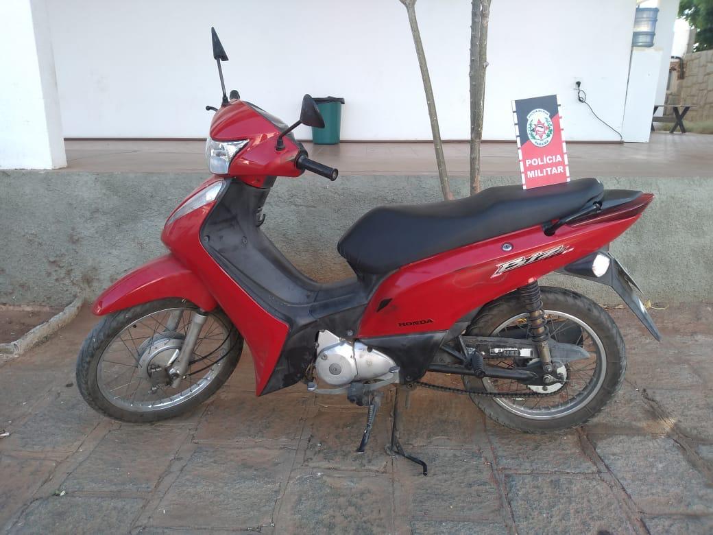Policia Militar recupera motocicleta roubada na noite de ontem, em Patos