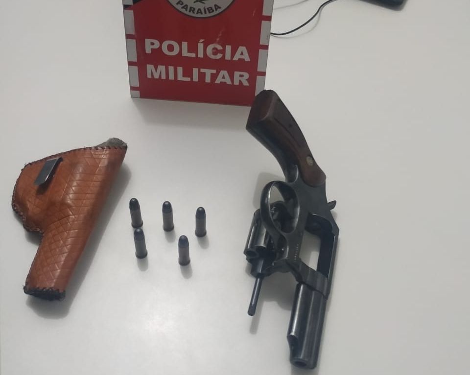 Polícia Militar apreender revólver em poder de agricultor no município de Itaporanga
