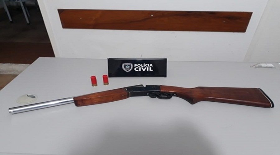 Polícia Civil apreende arma de fogo em casa de jovem em Patos