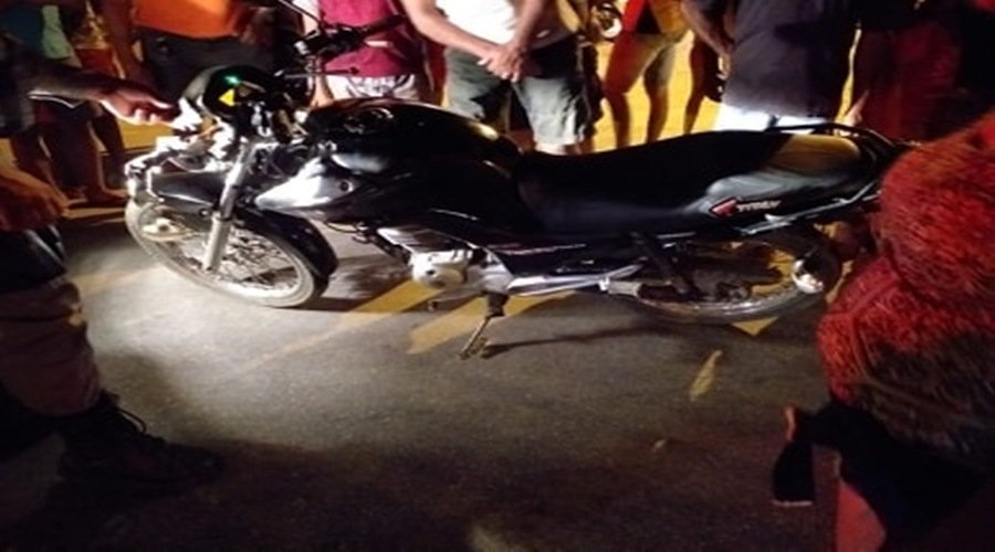 Colisão entre duas motos deixa uma pessoa ferida em Conceição; condutor da outra moto fugiu do local