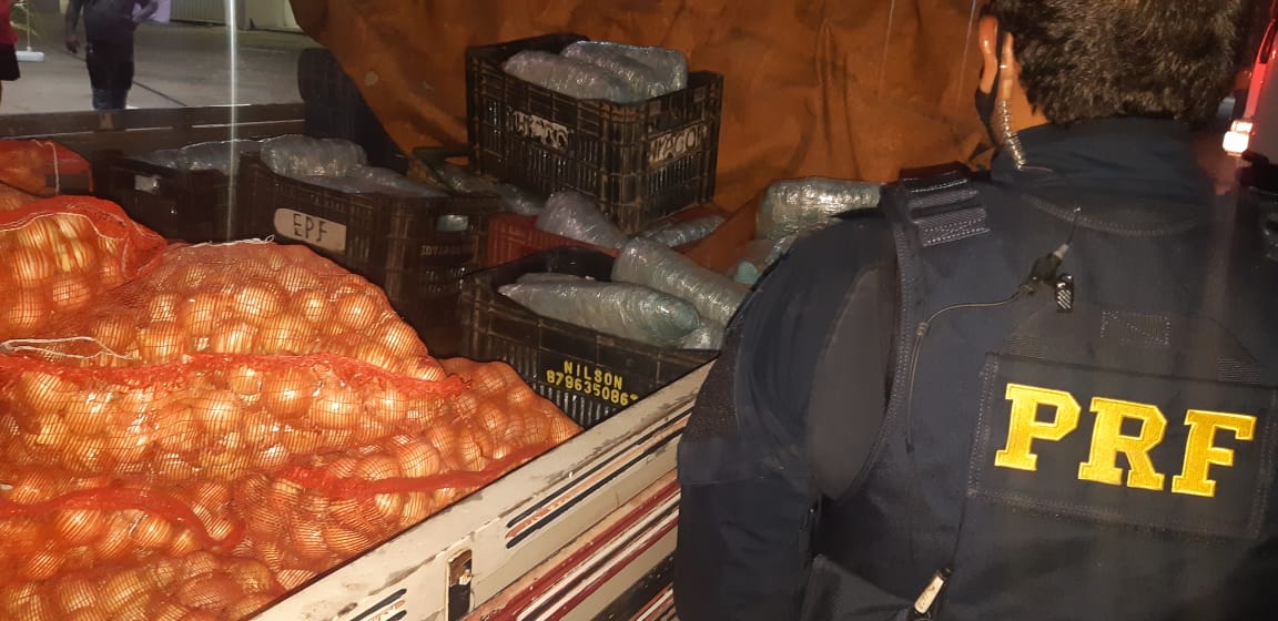Na PB: PRF apreende maconha em caminhão com cebolas