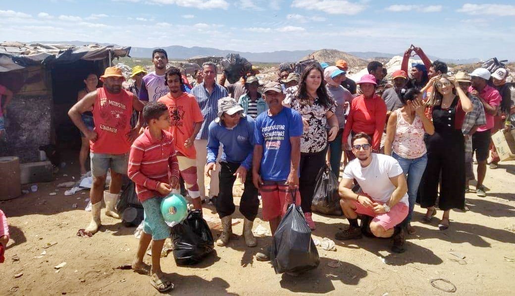Grupo desenvolve campanha para arrecadar cestas básicas de Natal para famílias carentes de Patos. Veja como participar
