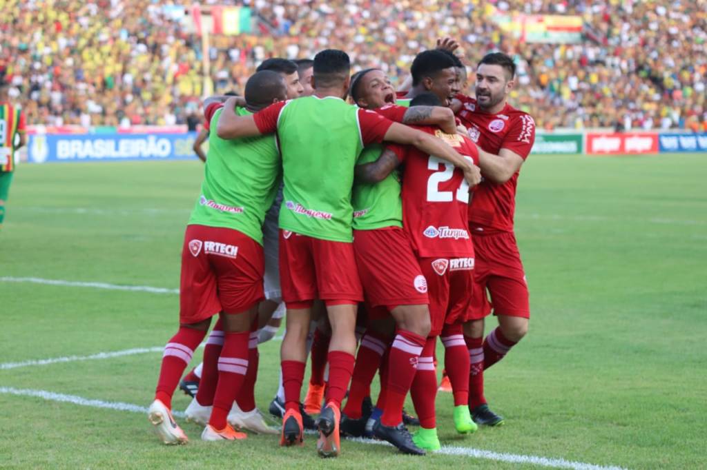 Náutico empata com o Sampaio Corrêa e é campeão da Série C