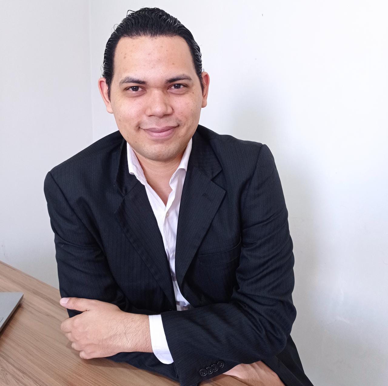 Professor Valderêdo Júnior ministra aulas gratuitas sobre conhecimento pessoal nesta quinta-feira. Saiba como participar!