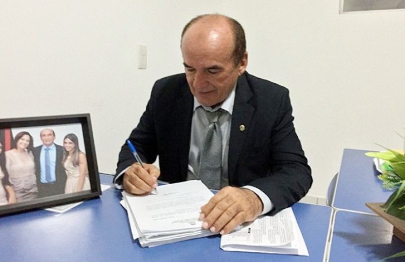 Vereador Ferré Maxixe pede que seus pares aprovem PL que estabelece valor mínimo para atualização de débitos junto ao município