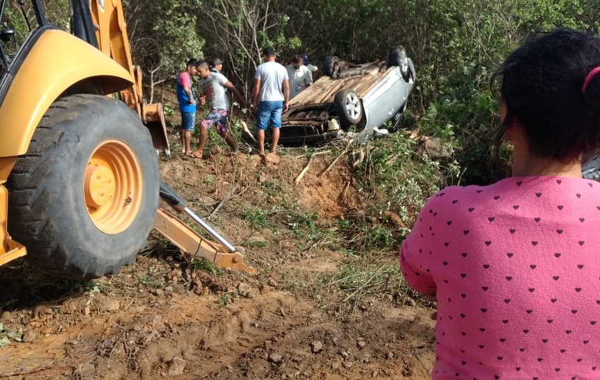 Colisão entre carro e moto deixa um morto e um ferido entre Teixeira e Matureia neste domingo (29)