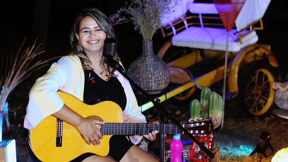 Música Paraibana: Cantora Sarah Kimberlly grava seu primeiro álbum ao vivo