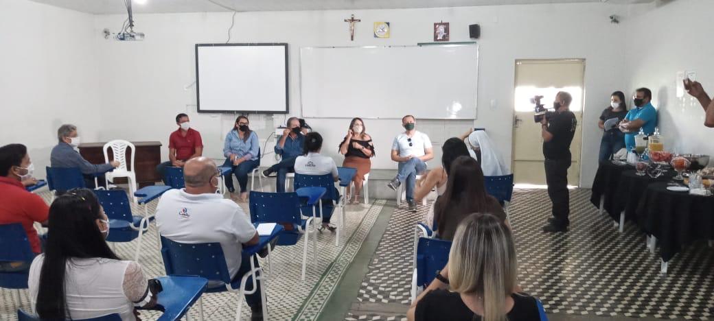 Diretor da escola Ágape avalia reunião com prefeito eleito de Patos e demonstra otimismo para o retorno as aulas presenciais. Ouça;