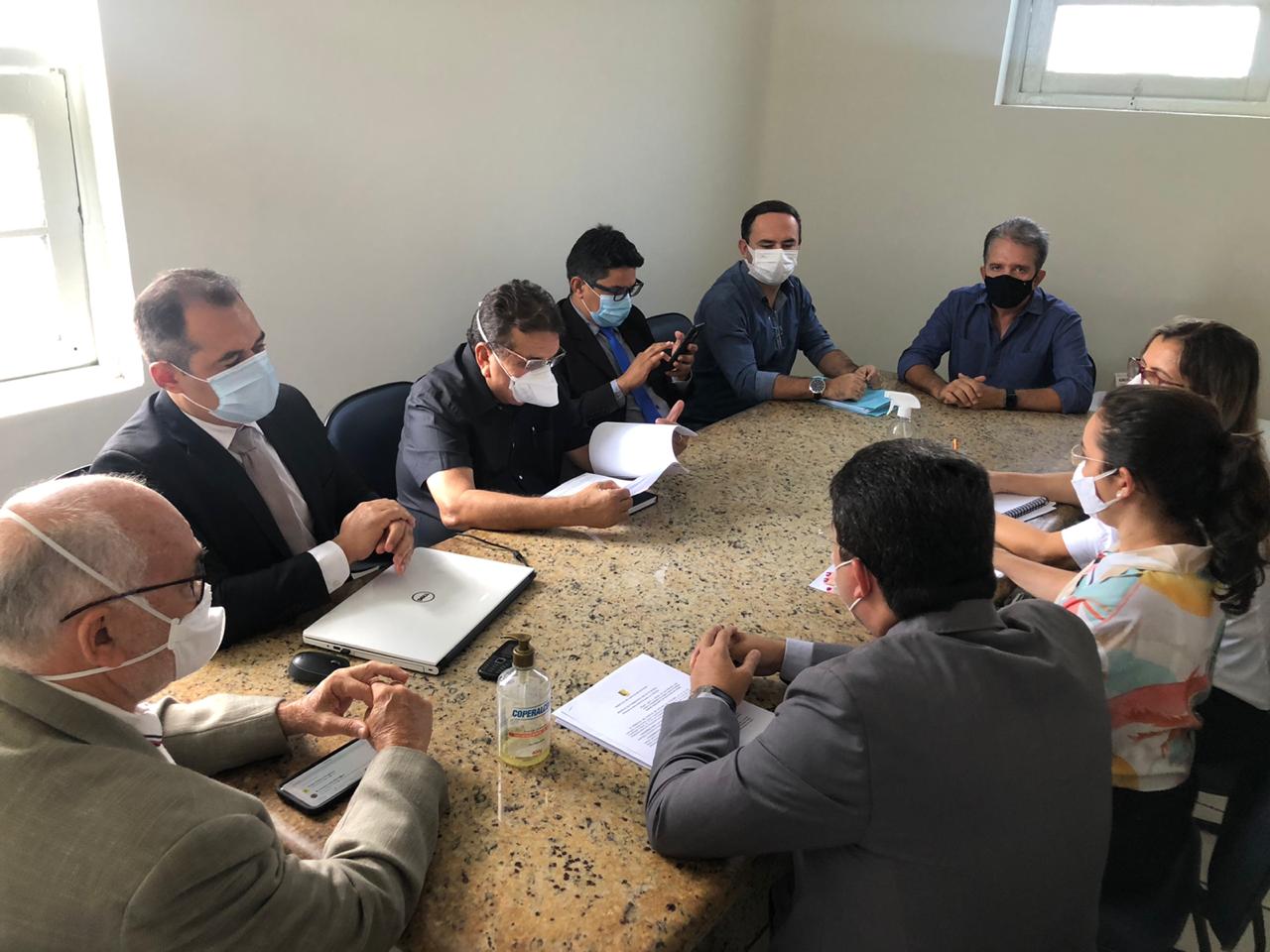 Prefeito eleito Nabor Wanderley se reúne com equipe de transição