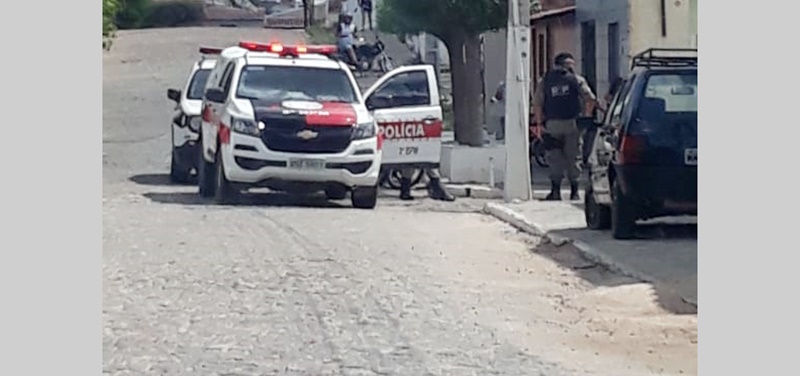 Polícias Civil e Militar realizam operação em Patos e cumprem vários mandados de prisão