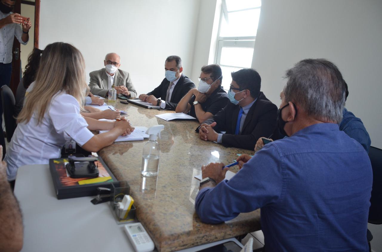 Dr. Ivanes recebe o Prefeito eleito Nabor Wanderley para primeira reunião com equipe de transição