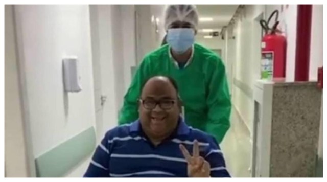 Médico patoense Theudas Barros e recebe alta de hospital em Campina e vence a covid-19