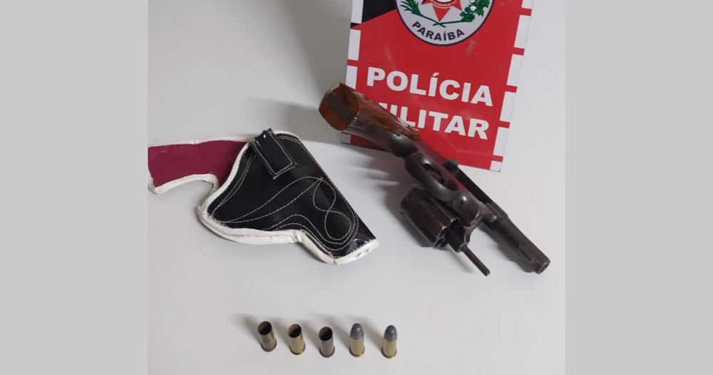 Polícia Militar apreende arma de fogo durante operação rotas na cidade de Desterro