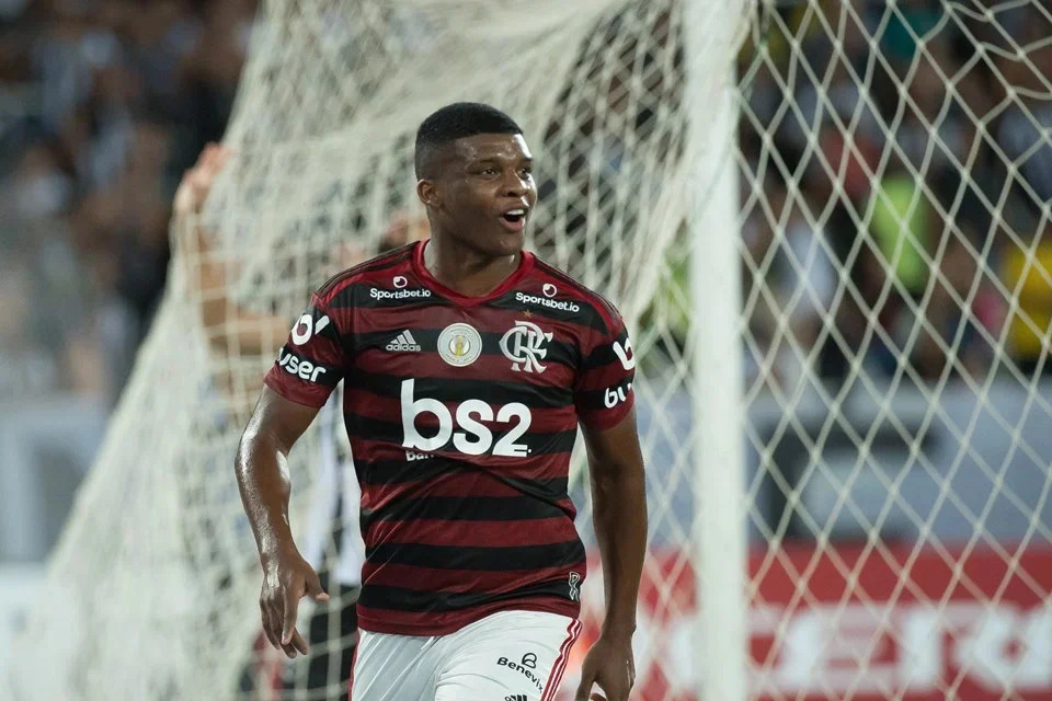 Flamengo tem ofertas de Chipre e da Ucrânia por Lincoln