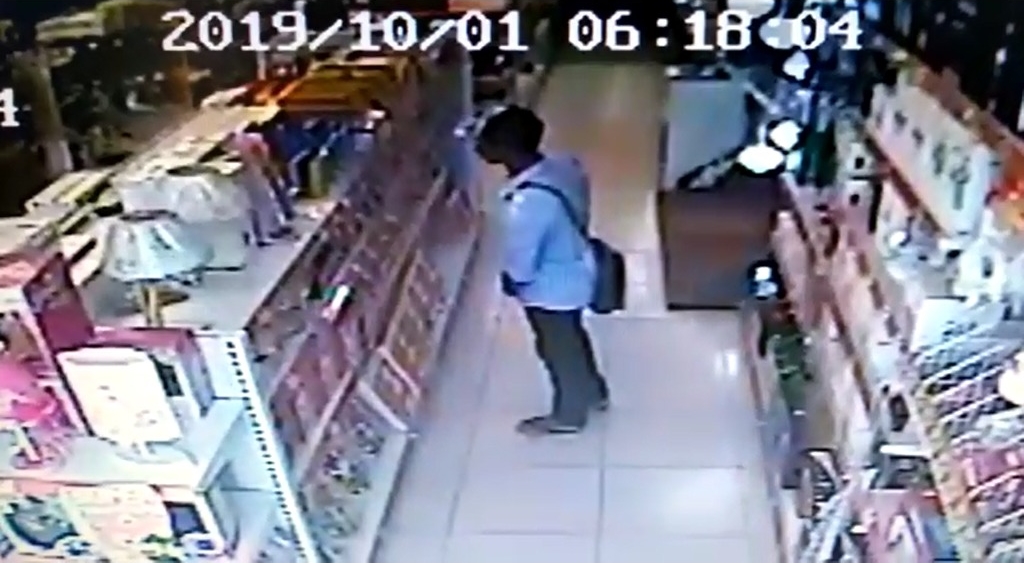 Homem furta objeto em loja do centro de Patos, mas câmeras registram tudo. Veja as imagens