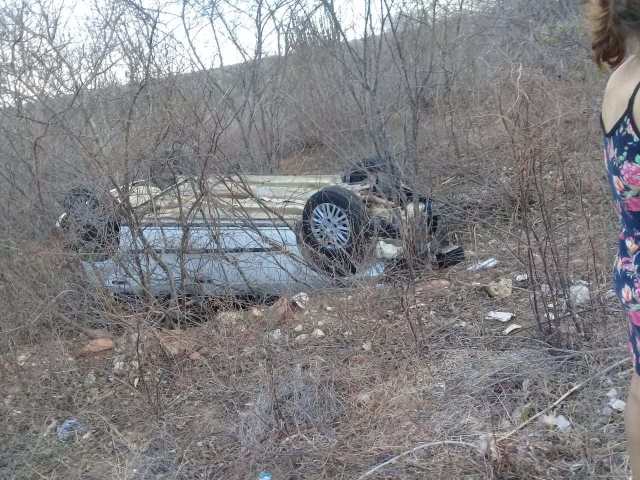 Homem é resgatado para hospital após capotar veículo entre Junco do Seridó e Juazeirinho