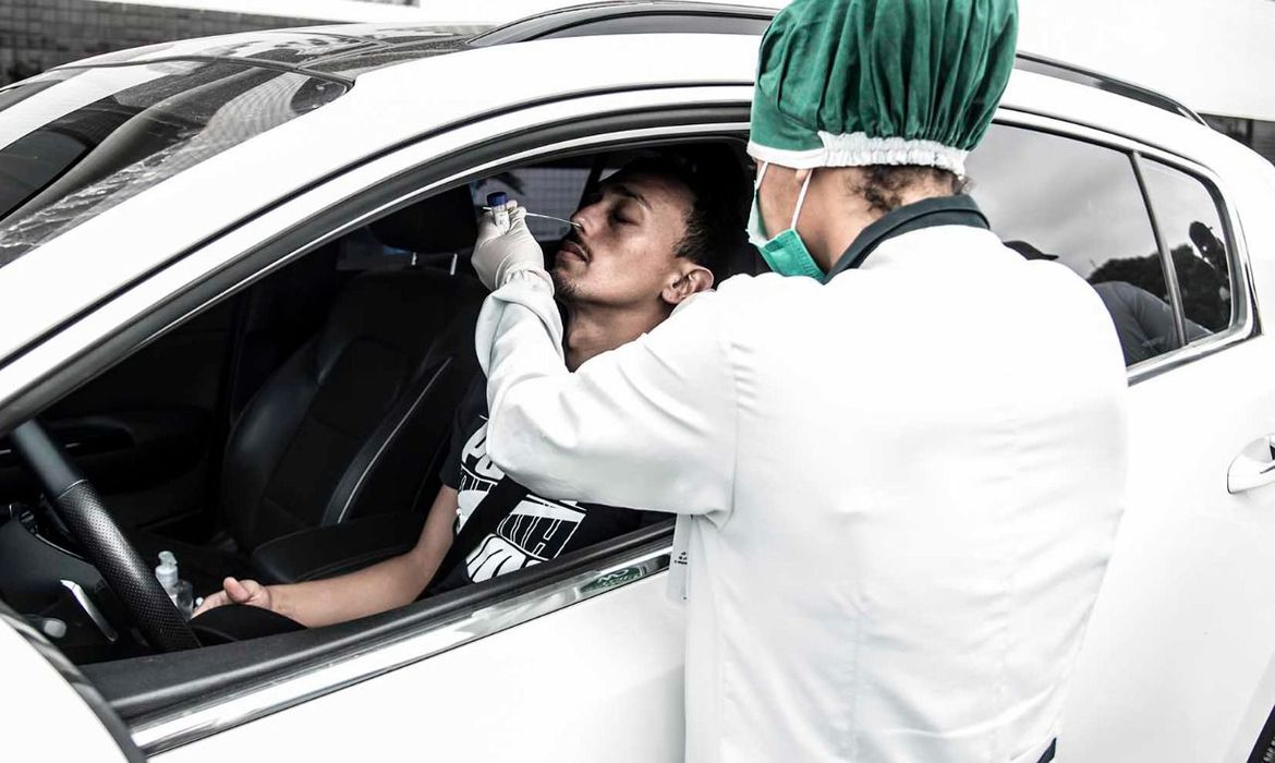 Covid-19: Brasil tem 6,57 milhões de casos e 176,6 mil mortes neste sábado (05)