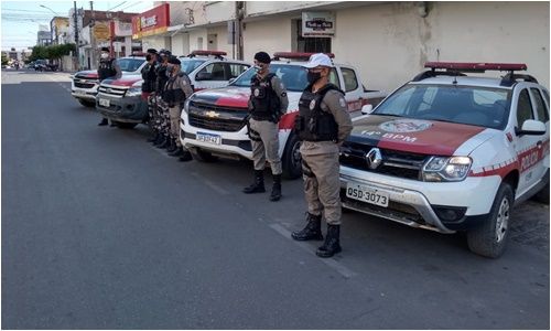 Homem é flagrado furtando objeto de farmácia em Sousa, durante operação policial