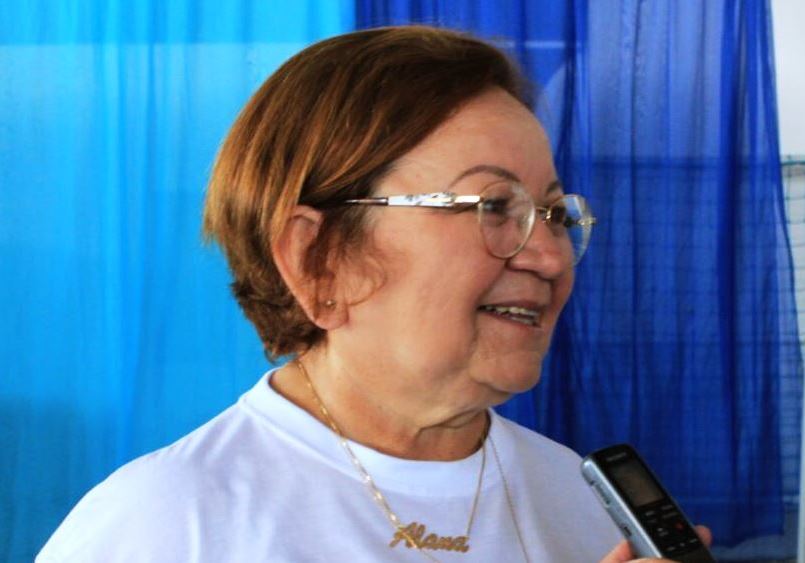 Professora Alana Candeia tem complicações de saúde diante da COVID 19 e está internada na UTI do Hospital Regional de Patos