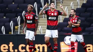Flamengo envia documento e comunica Fiorentina que vai comprar Pedro; veja detalhes