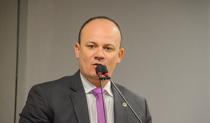 Deputado paraibano apresenta PL que torna facultativo a vacina da Covid-19 em todo o estado. Ouça.