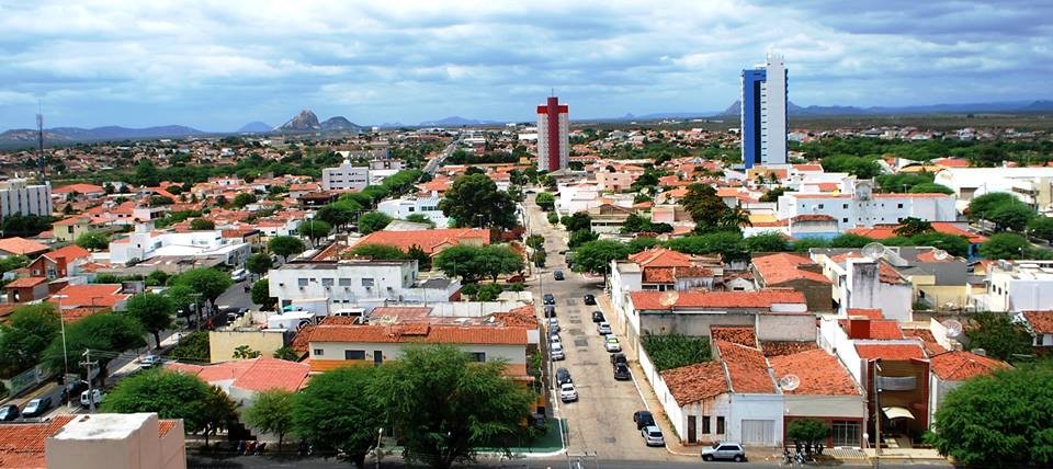 53 patoenses testaram positivos para covid-19 nesta quinta-feira (10). 32 estão internados