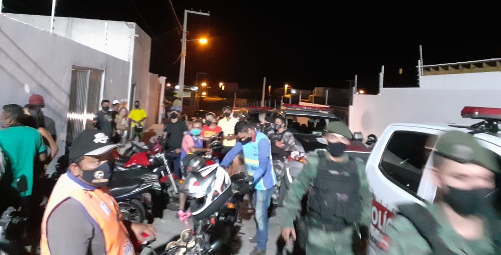 Denúncia leva força tarefa a fiscalizar estabelecimento comercial em Patos por conta da covid-19. Comerciantes se revoltam