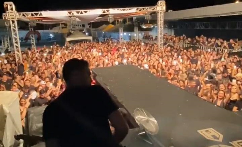 Após críticas por permitir show com multidão, prefeito de São Bento proíbe eventos