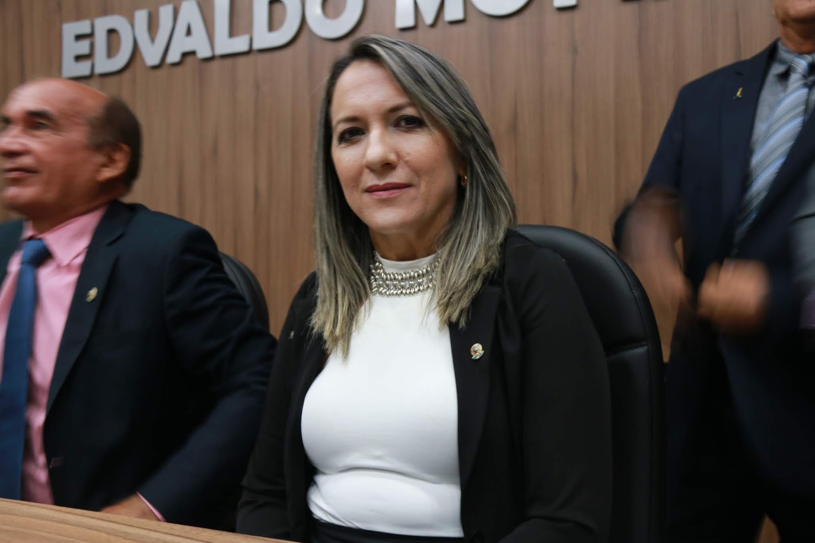 Presidente da Câmara de Patos confirma que se liminar for derrubada projeto de aumento de salários do prefeito volta à pauta na próxima quinta (17). Ouça