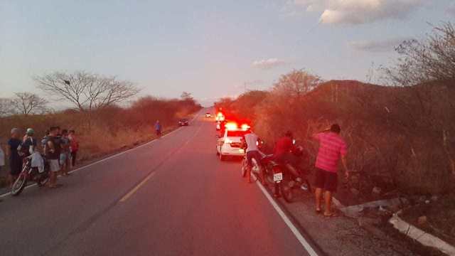Homem é morto a tiro dentro de veículo, entre Jericó e Lagoa na tarde deste domingo (20)