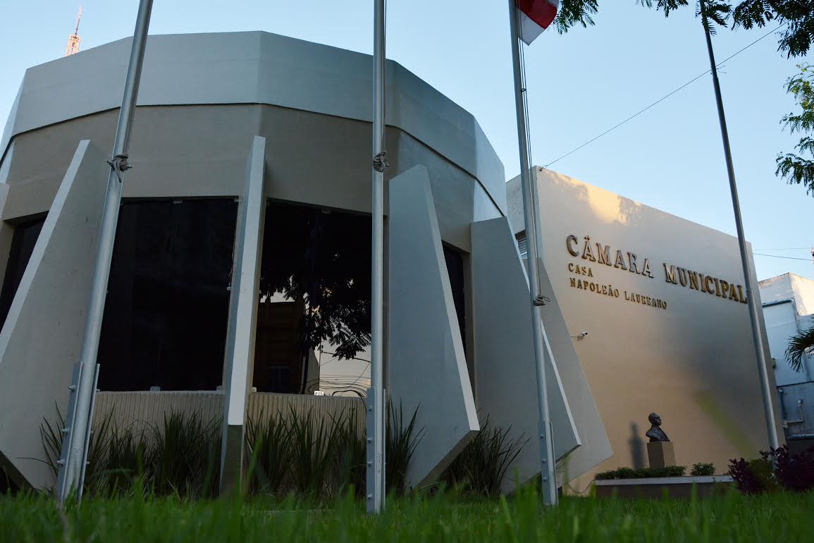 Juíza barra aumento salarial para vereadores, prefeito e vice de JP