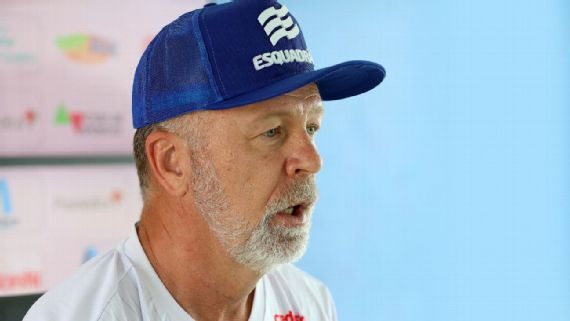 Bahia anuncia demissão de Mano Menezes e diz que tomará providências após investigar acusação de racismo envolvendo Indio Ramírez