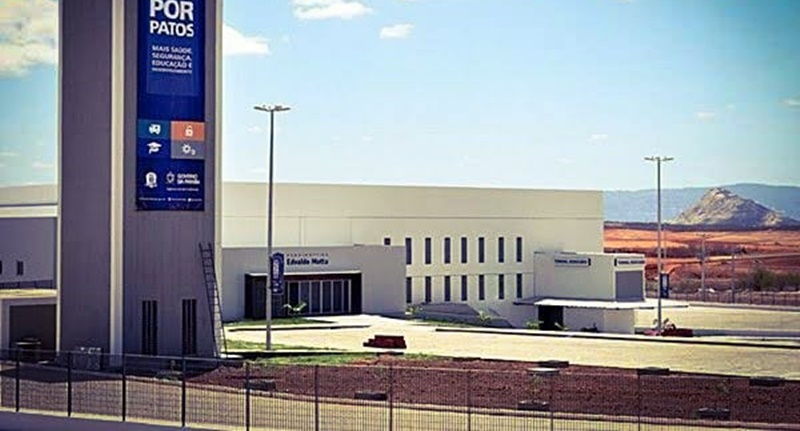 Dr. Érico reivindica reabertura da Casa da Cidadania e pavimentação asfáltica em Patos