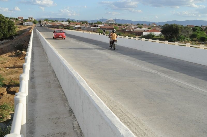 Cabo da Polícia Militar age rápido e evita que mulher se jogue de ponte em Patos. Ouça