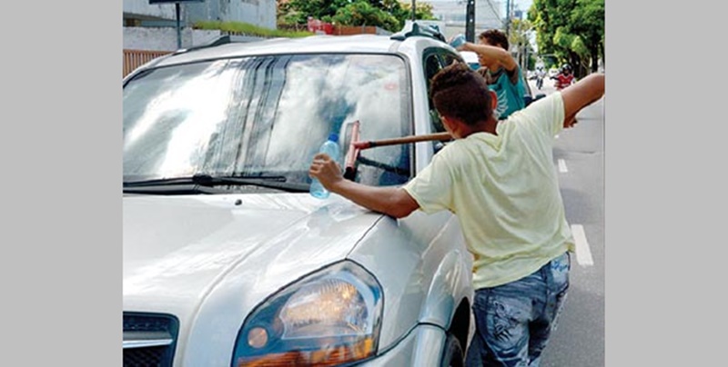 CMDCA de Patos sugere inclusão de jovens dos semáforos no EJA e posteriormente no Programa Jovem Aprendiz. Ouça
