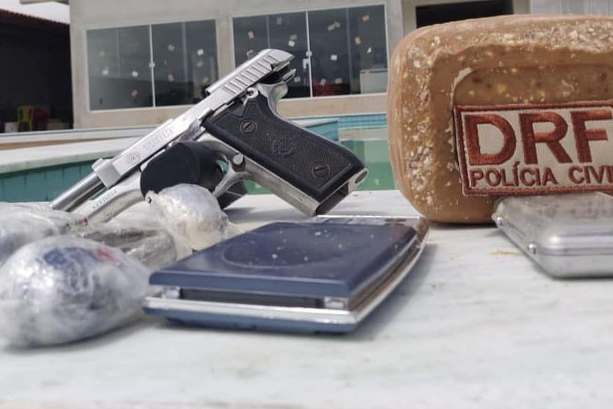 PM prende no sertão suspeito de tráfico de drogas e homicídios. Ele e os produtos vieram para DRF de Patos