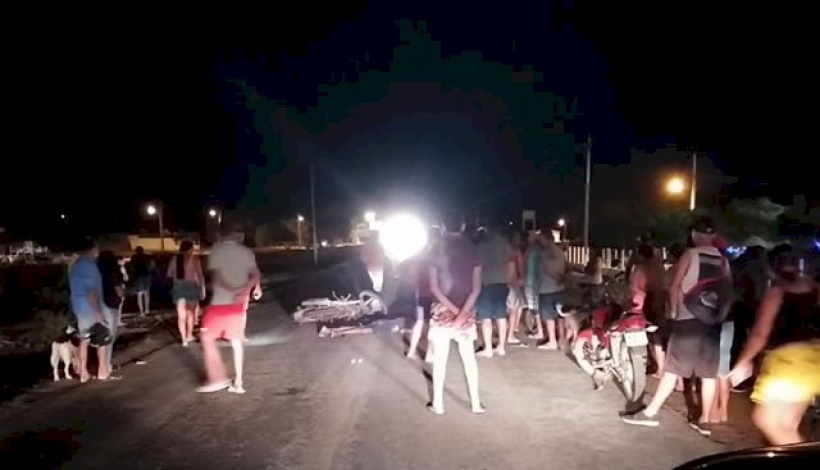 Colisão entre motocicletas no Sertão deixa uma pessoa morta e outra ferida