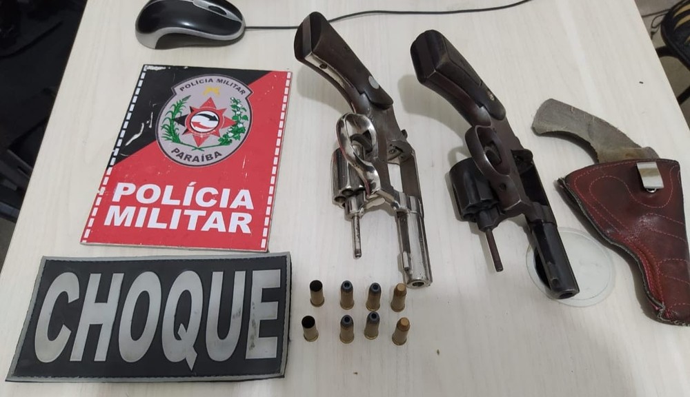 Duas cidades do Sertão são alvos de operação da PM. Várias armas são apreendidas