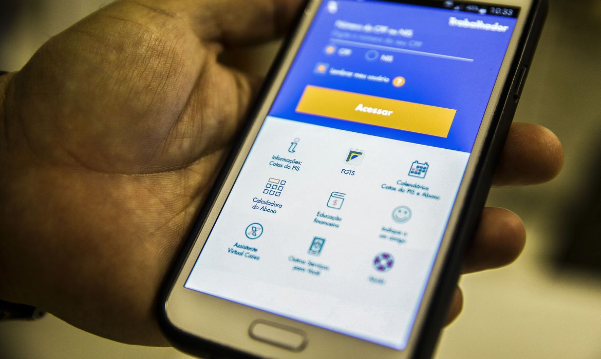 Trabalhador pode solicitar saque de R$ 1.045 do FGTS até quinta-feira (28)