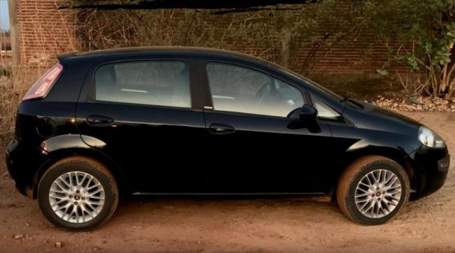 Polícia Militar recupera carro com restrição de roubo em Patos