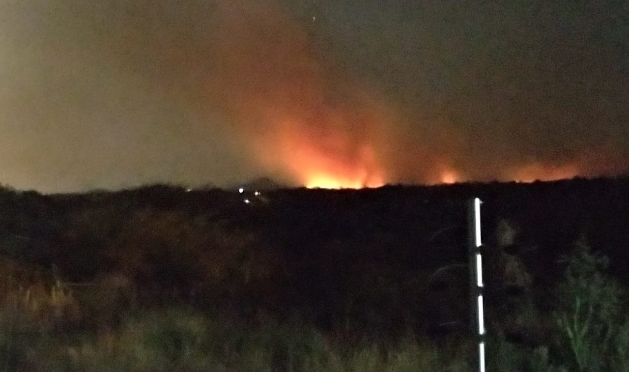 Incêndio de grande proporção na vegetação em Santa Terezinha-PB preocupa moradores. Veja o vídeo