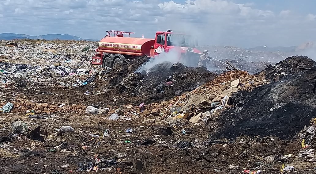 Secretário de Meio Ambiente comenta sobre trabalho conter fogo no lixão, e diz que pode ter ocorrido ato criminoso. Ouça