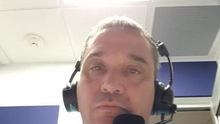 Jornalista e escritor Gustavo Roman morre aos 45 anos de Covid-19