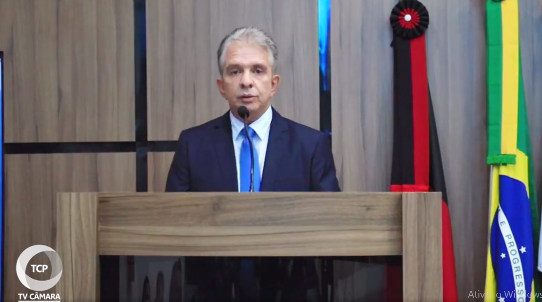 Prometendo trazer vacina contra a covid-19 e solucionar problema do Lixão de Patos, Nabor Wanderley toma posse como prefeito