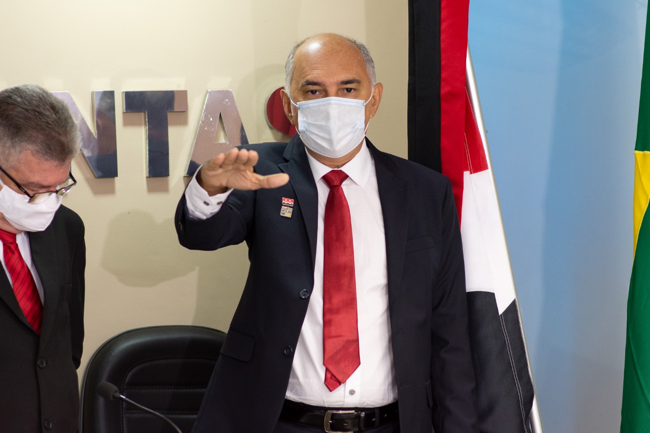 Zezé toma posse para o 2º mandato de prefeito de Santa Luzia e propõe união política pelo desenvolvimento da cidade