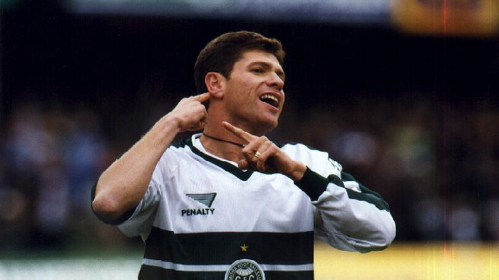 Ex-atacante do Ceará e ídolo do Coritiba, Cléber Arado morre aos 47 anos vítima da Covid-19