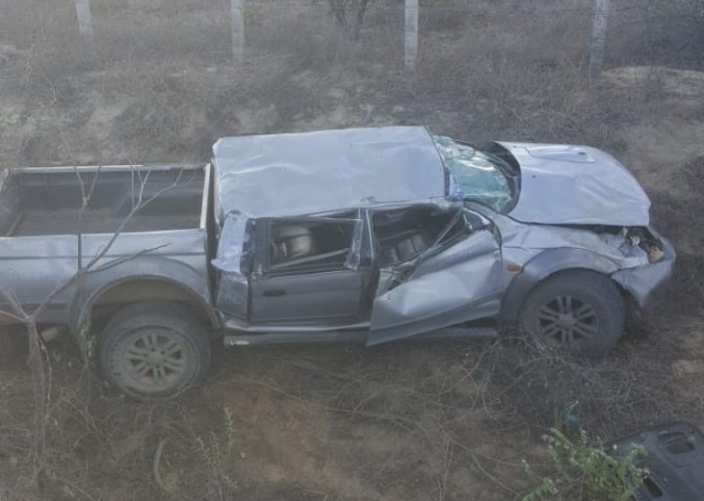 Homem morre após caminhonete capotar na PB-195, em Tenório