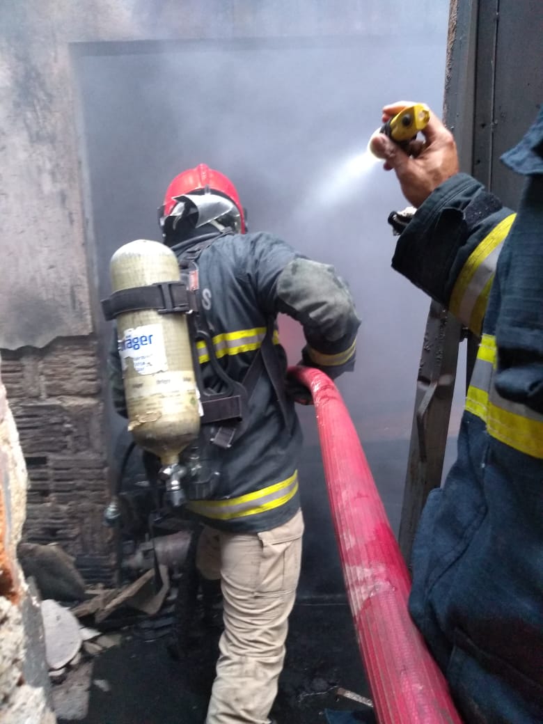 Corpo de Bombeiros age rápido e consegue controlar incêndio no bairro jatobá em Patos-PB