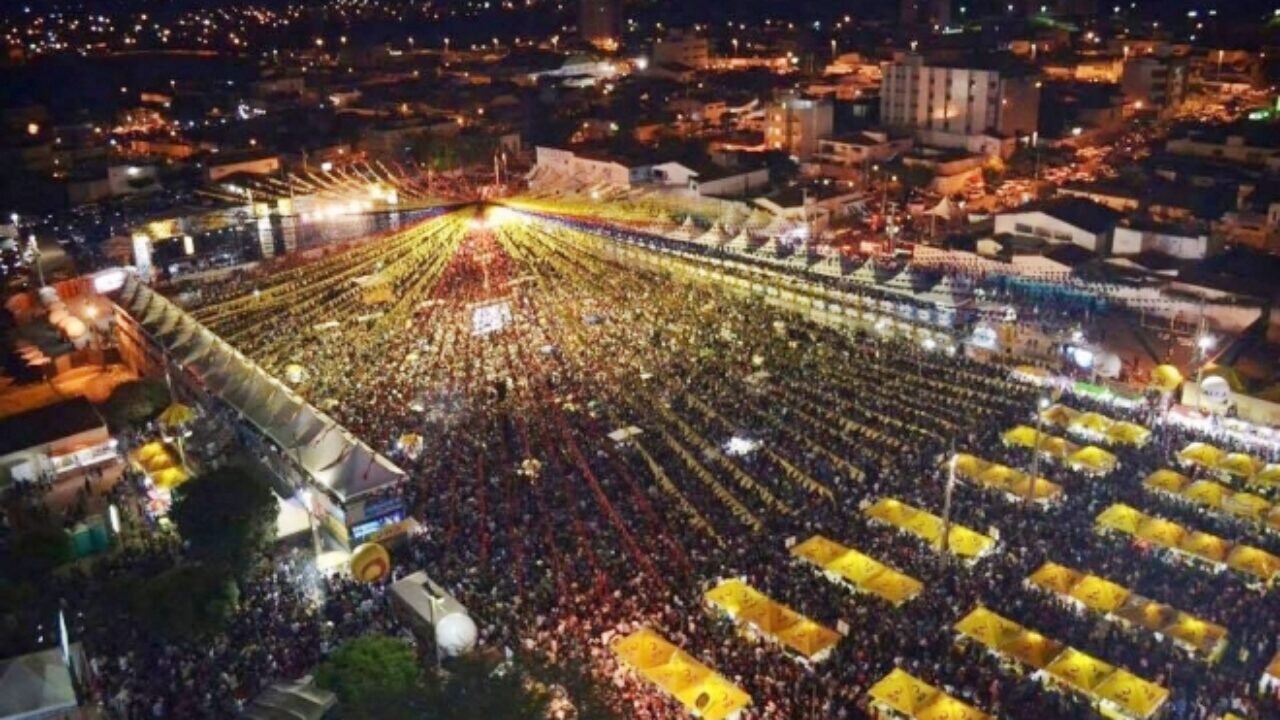 Prefeito de Patos afirma que Terreiro do Forró permanecerá onde está e que local poderá ser transformado em Praça de Eventos. Ouça