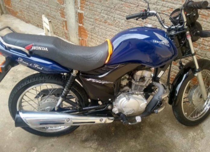 Dois homens roubam motocicleta na noite desta segunda-feira (04), em Santa Terezinha-PB